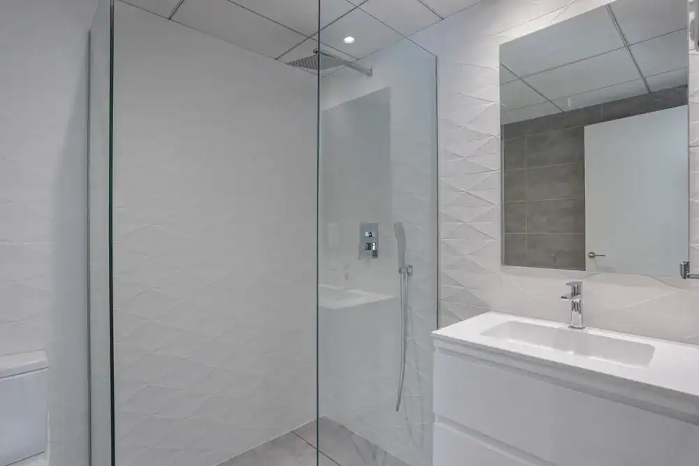 Clear glass shower door with sleek design for modern bathrooms.